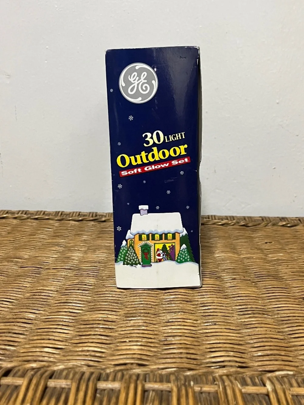 Vtg. General Electric 30 Light Outdoor Miniature Set.  NWOT